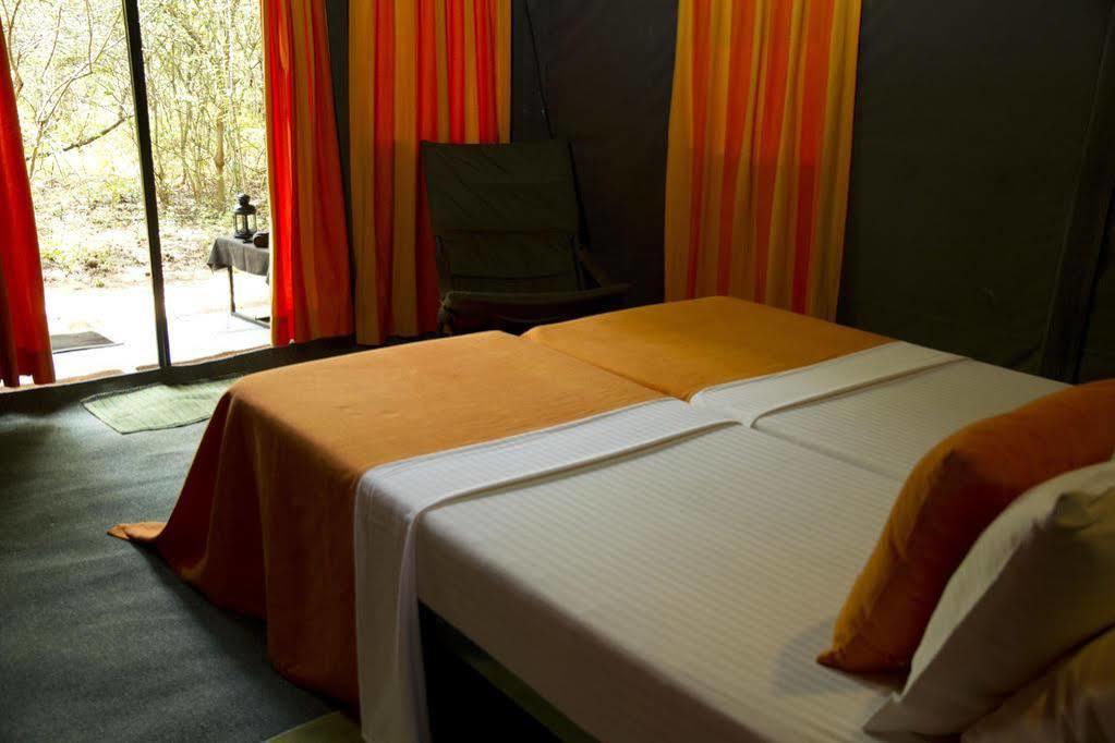 Mahoora Tented Safari Camp Удавалаве Экстерьер фото